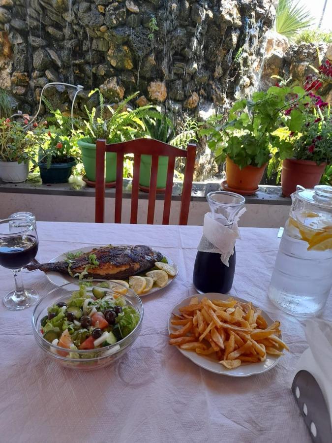 Bar Restorant Hotel Altini Vlorë Exteriör bild
