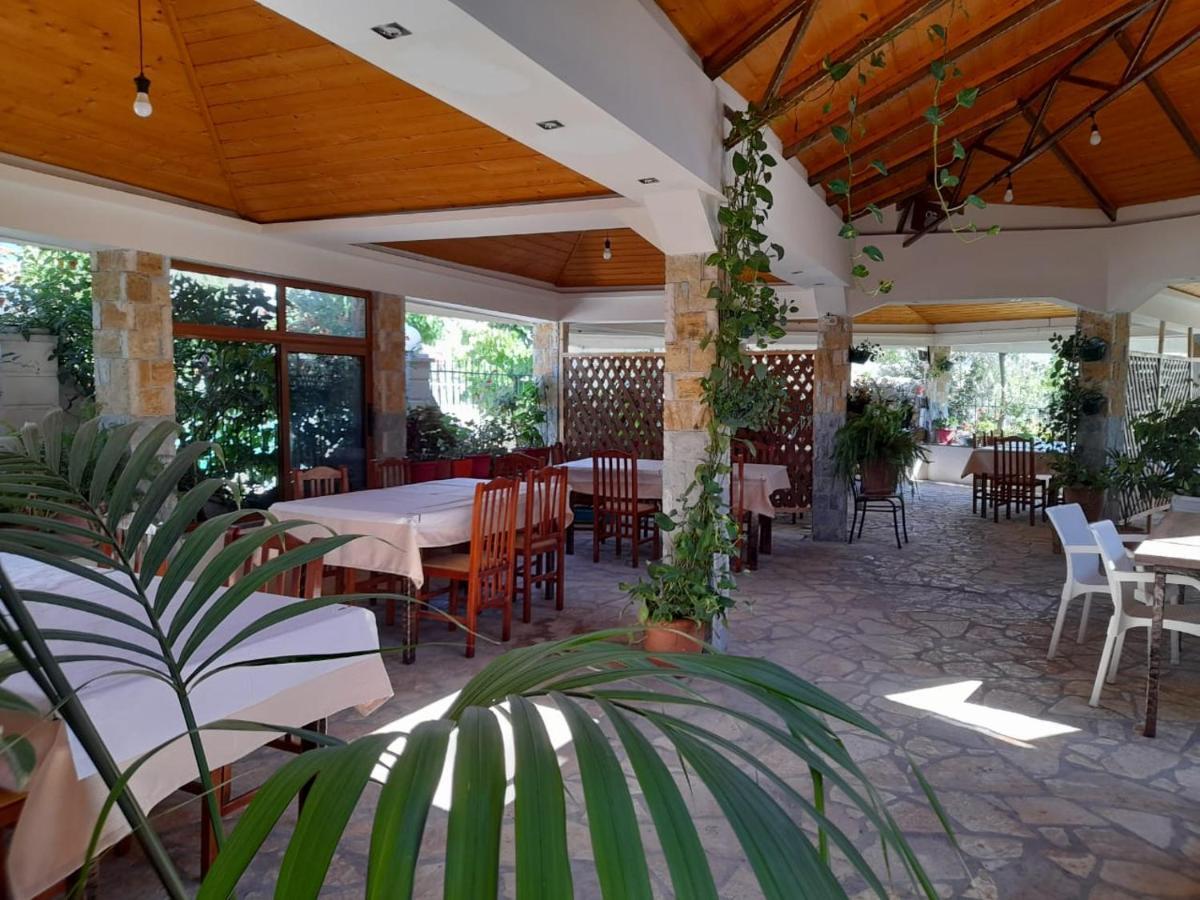 Bar Restorant Hotel Altini Vlorë Exteriör bild
